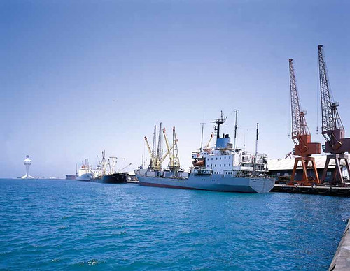 ميناء جدة الإسلامي أم ميناء الملك عبدالعزيز بالدمام؟ دليل المستورد لاختيار الميناء الأنسب